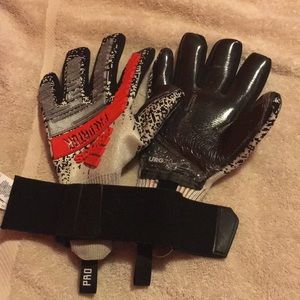 Goalie gloves